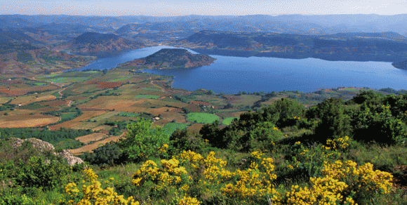 Lac du Salagou - Hérault, le Languedoc © Henri COMTE